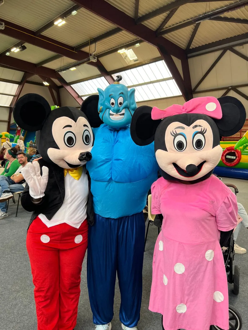 Mascottes et animation pour enfants lors d'une fête Funny Gonfle