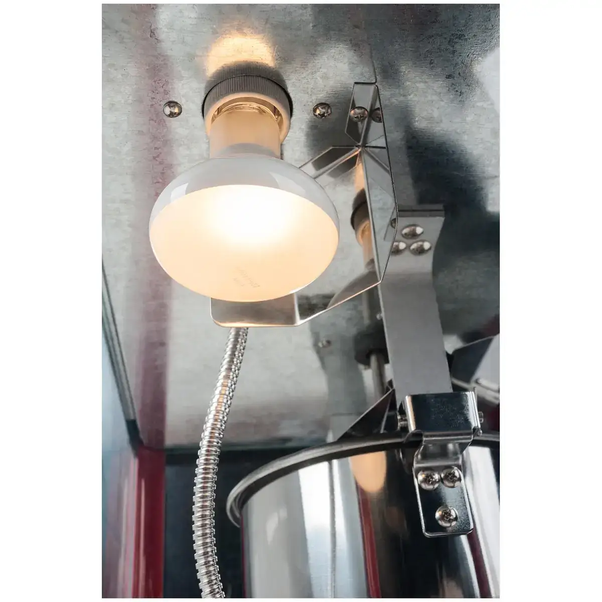 Machine à pop-corn professionnelle avec vitrine éclairée et toit noir à louer chez Funny Gonfle dans le Haut-Rhin — vignette 7