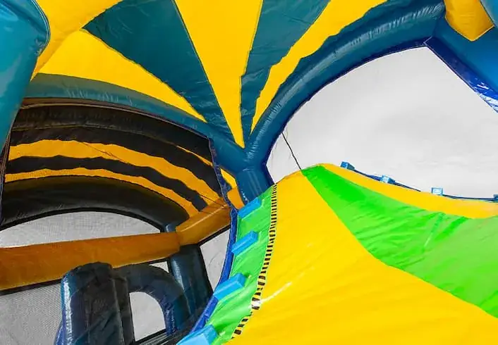 Château gonflable multiactivités Monde Marin XL avec toboggan, en location dans le Haut-Rhin — vignette 5