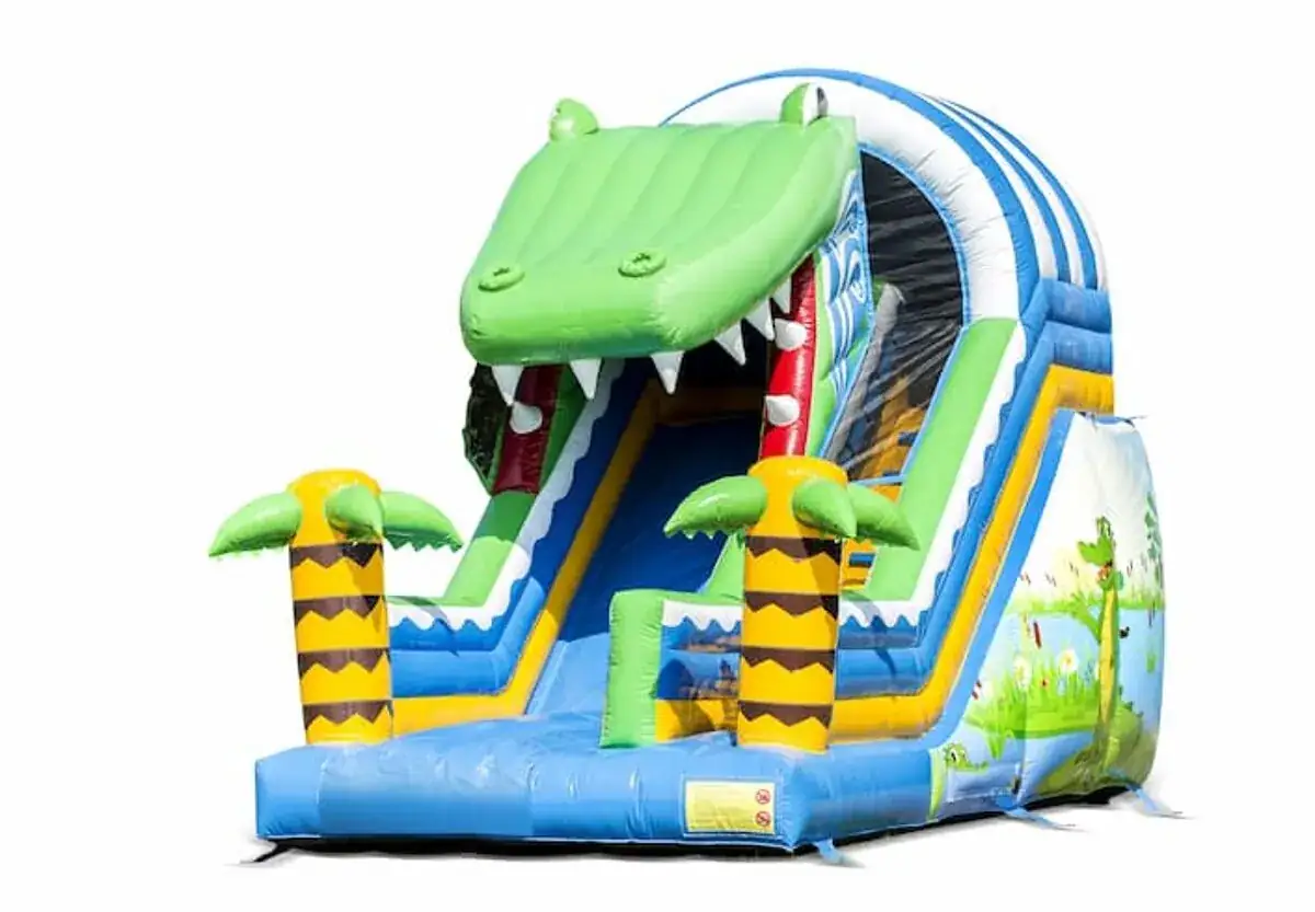 Grand toboggan gonflable Crocodile de 5 m de haut, en location dans le Haut-Rhin